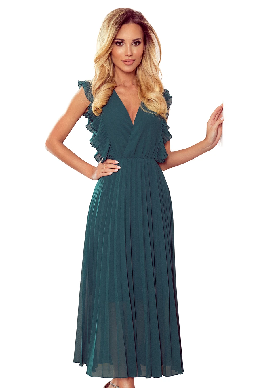 Elegancka sukienka maxi z plisowanym dołem i falbanami na ramionach, w kolorze butelkowej zieleni, idealna na wieczorne wyjścia i specjalne okazje.